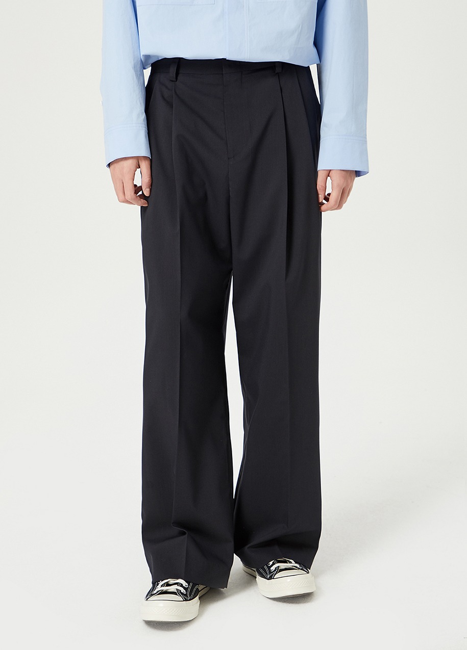 man tailored two-tuck pants
