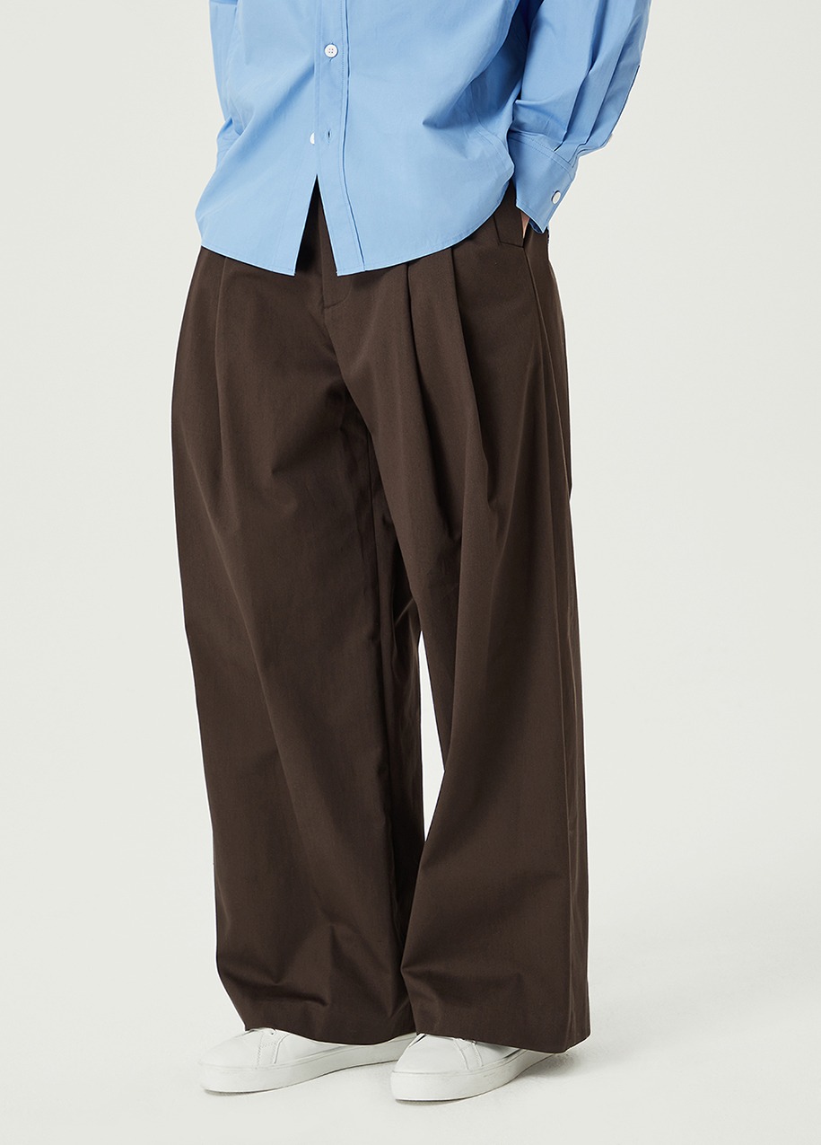 Casual two-tuck wide pants