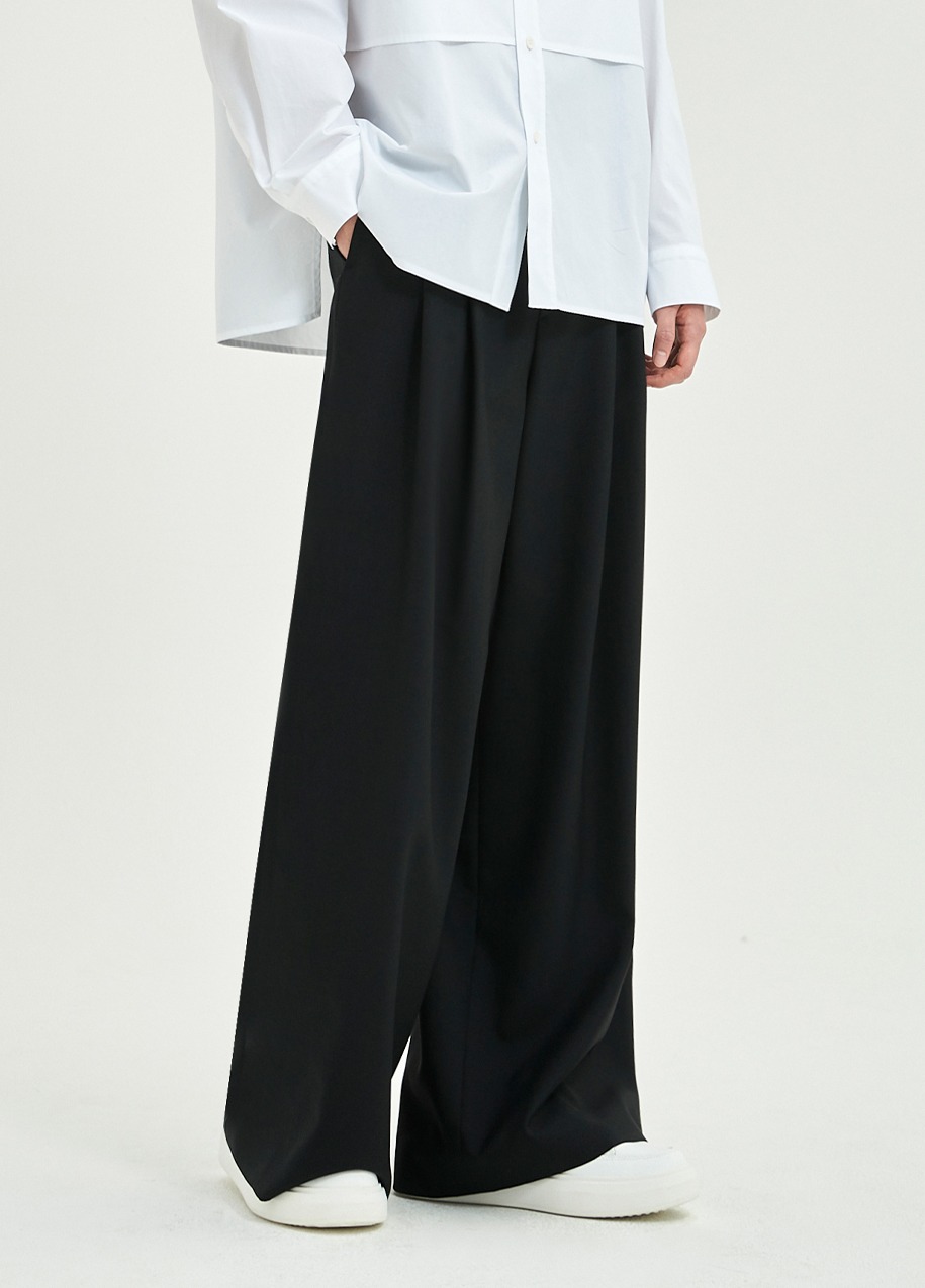 Man two-tuck wide fit pants
