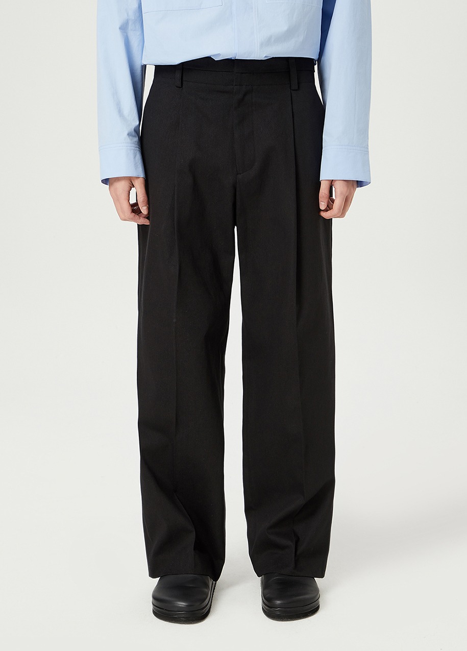 Washed cotton one-tuck pants